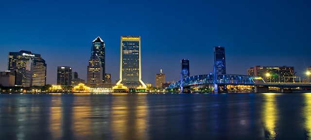 Jacksonville Graduates Top Job Hunting Tips